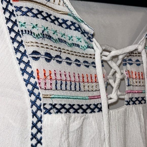 Solitaire white sleeveless with lace up neck & emodress size XS - Picture 9 of 12